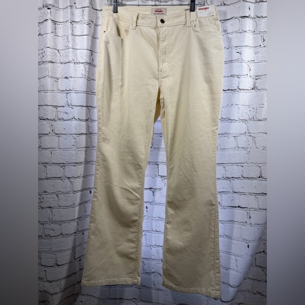 Wrangler Women's Boot Cut Jeans in Cream